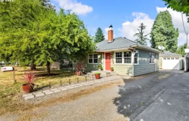 Darling Bungalow Near Downtown